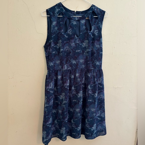 Dresses & Skirts - Blue and purple sleeveless dress lined cut outs across the chest size M